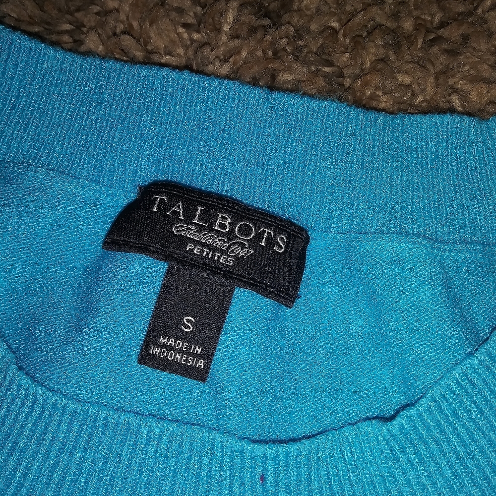 3 Tank top bundle. - Picture 2 of 8